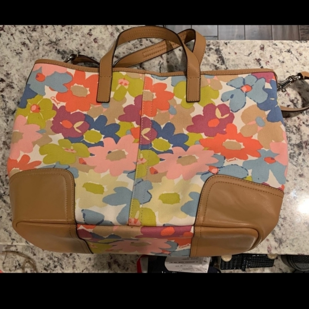🌺 COACH (AUTHENTIC) HADLEY FLORAL MEDIUM TOTE BAG - EUC🌺 - Picture 2 of 6